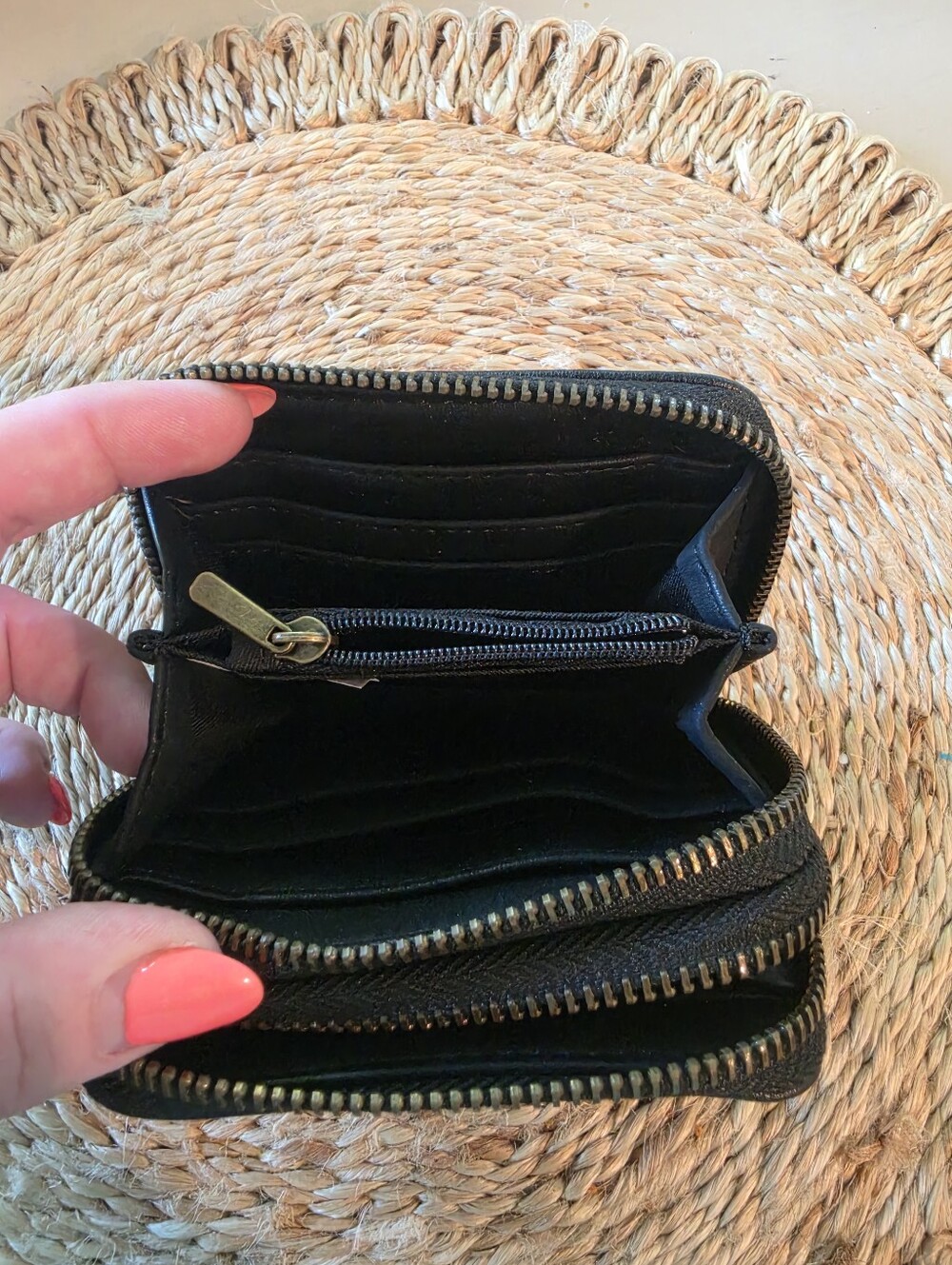 Universal Thread Wallet - Picture 5 of 5